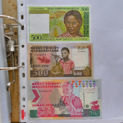 Collection billets de banque tous pays neufs et anciens en un album.