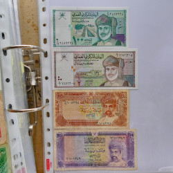 Collection billets de banque tous pays neufs et anciens en un album.