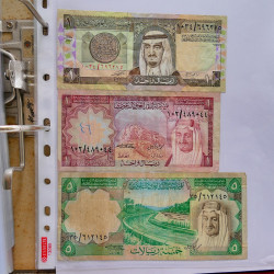 Collection billets de banque tous pays neufs et anciens en un album.