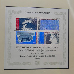 Collection timbres de France 1974-1982 neufs** et oblitérés complet en album Lindner.