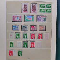 Collection timbres de France 1974-1982 neufs** et oblitérés complet en album Lindner.