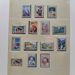 Collection timbres de France 1965-1974 neufs** en album Lindner.