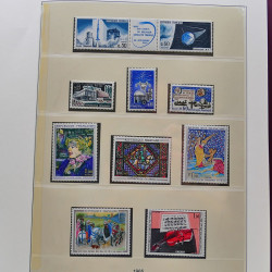 Collection timbres de France 1965-1974 neufs** en album Lindner.