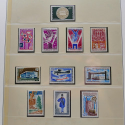 Collection timbres de France 1965-1974 neufs** en album Lindner.