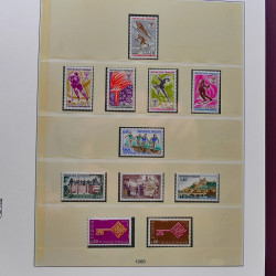 Collection timbres de France 1965-1974 neufs** en album Lindner.