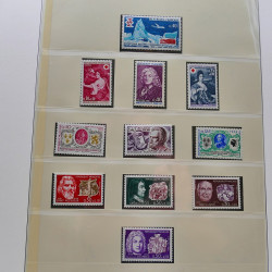 Collection timbres de France 1965-1974 neufs** en album Lindner.