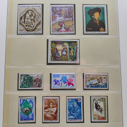 Collection timbres de France 1965-1974 neufs** en album Lindner.