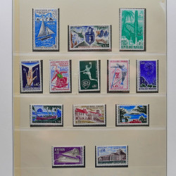 Collection timbres de France 1965-1974 neufs** en album Lindner.