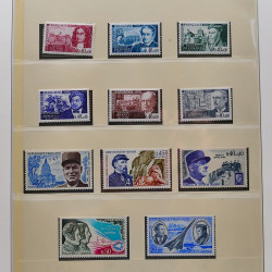 Collection timbres de France 1965-1974 neufs** en album Lindner.
