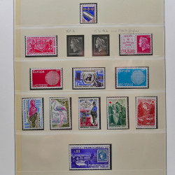 Collection timbres de France 1965-1974 neufs** en album Lindner.