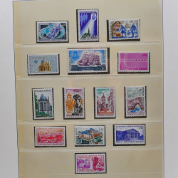 Collection timbres de France 1965-1974 neufs** en album Lindner.
