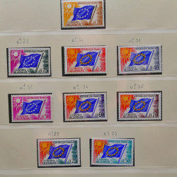 Collection timbres de France 1965-1974 neufs** en album Lindner.