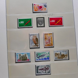Collection timbres de France 1965-1974 neufs** en album Lindner.