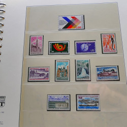 Collection timbres de France 1965-1974 neufs** en album Lindner.