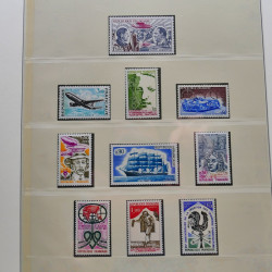 Collection timbres de France 1965-1974 neufs** en album Lindner.