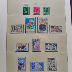 Collection timbres de France 1965-1974 neufs** en album Lindner.