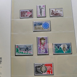 Collection timbres de France 1965-1974 neufs** en album Lindner.