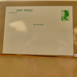 Lot d'entiers postaux et PAP de France en un album.