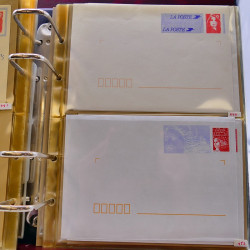 Lot d'entiers postaux et PAP de France en un album.