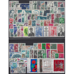 La Réunion surcharge CFA timbres N°353-432 séries neufs**.