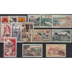 La Réunion surcharge CFA timbres N°307-319 série neuf**.
