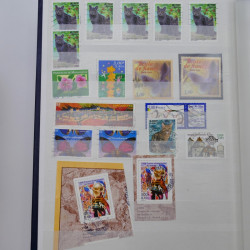 Lot massif de timbres de France et Europe neufs et oblitérés en 9 albums.