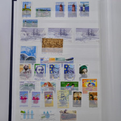 Lot massif de timbres de France et Europe neufs et oblitérés en 9 albums.