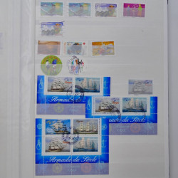Lot massif de timbres de France et Europe neufs et oblitérés en 9 albums.