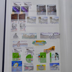 Lot massif de timbres de France et Europe neufs et oblitérés en 9 albums.