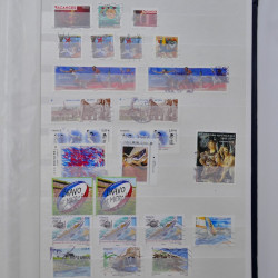 Lot massif de timbres de France et Europe neufs et oblitérés en 9 albums.