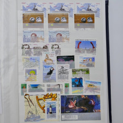 Lot massif de timbres de France et Europe neufs et oblitérés en 9 albums.