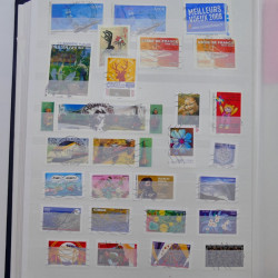 Lot massif de timbres de France et Europe neufs et oblitérés en 9 albums.