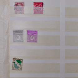 Lot massif de timbres de France et Europe neufs et oblitérés en 9 albums.