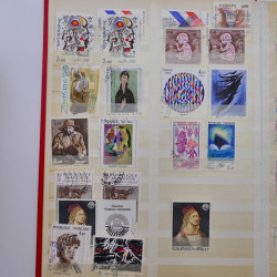 Lot massif de timbres de France et Europe neufs et oblitérés en 9 albums.