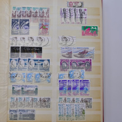 Lot massif de timbres de France et Europe neufs et oblitérés en 9 albums.