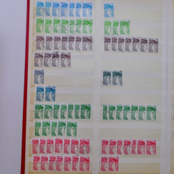 Lot massif de timbres de France et Europe neufs et oblitérés en 9 albums.
