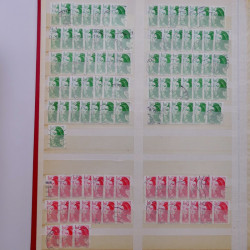 Lot massif de timbres de France et Europe neufs et oblitérés en 9 albums.