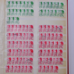 Lot massif de timbres de France et Europe neufs et oblitérés en 9 albums.