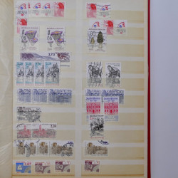 Lot massif de timbres de France et Europe neufs et oblitérés en 9 albums.