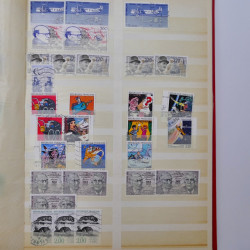 Lot massif de timbres de France et Europe neufs et oblitérés en 9 albums.
