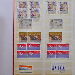 Lot massif de timbres de France et Europe neufs et oblitérés en 9 albums.