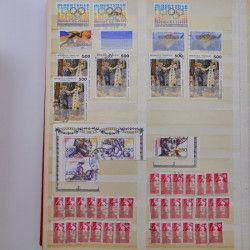 Lot massif de timbres de France et Europe neufs et oblitérés en 9 albums.