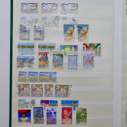 Lot massif de timbres de France et Europe neufs et oblitérés en 9 albums.