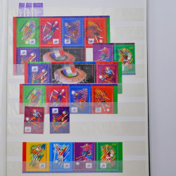 Lot massif de timbres de France et Europe neufs et oblitérés en 9 albums.