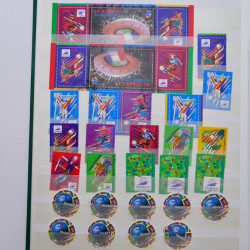 Lot massif de timbres de France et Europe neufs et oblitérés en 9 albums.