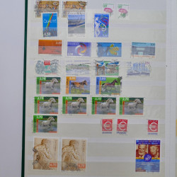 Lot massif de timbres de France et Europe neufs et oblitérés en 9 albums.