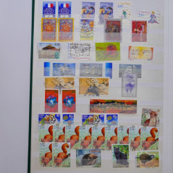 Lot massif de timbres de France et Europe neufs et oblitérés en 9 albums.