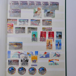 Lot massif de timbres de France et Europe neufs et oblitérés en 9 albums.