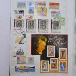 Lot massif de timbres de France et Europe neufs et oblitérés en 9 albums.