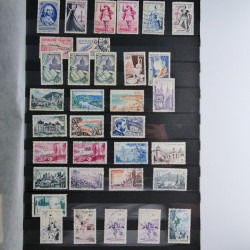 Lot massif de timbres de France et Europe neufs et oblitérés en 9 albums.